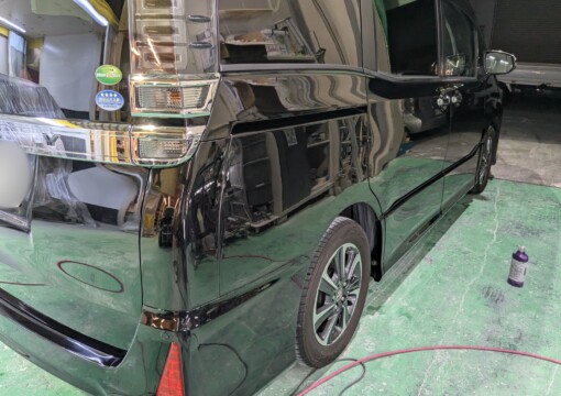トヨタ　ヴォクシー　へこみ修理サムネイル