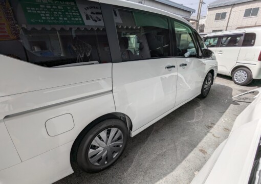 ニッサン　セレナサムネイル