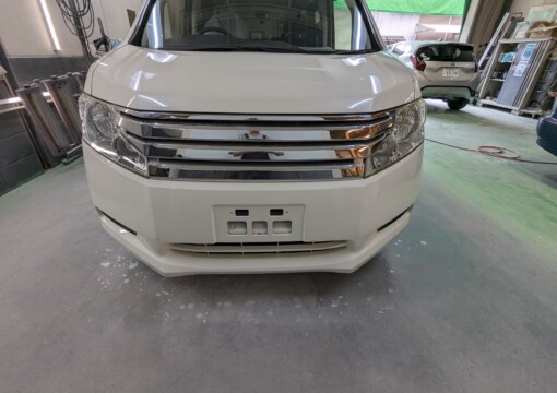 ホンダ　ステップワゴン　フロントバンパー修理サムネイル