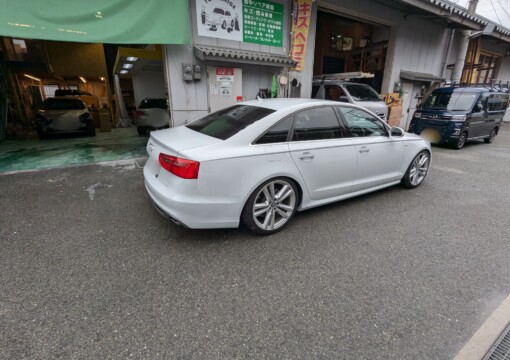 伊丹市から　アウディ　A6　リアバンパー修理サムネイル