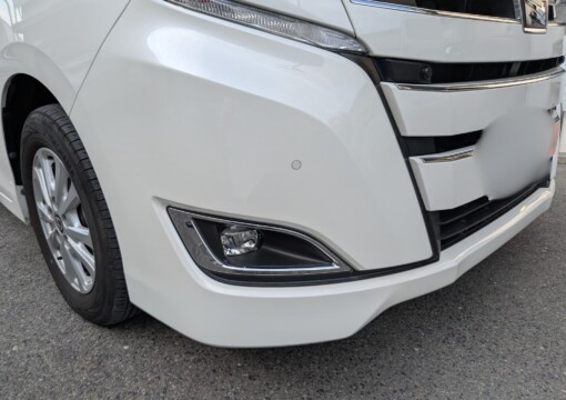 トヨタ　ノア　フロントバンパー修理サムネイル