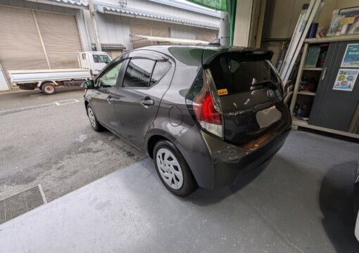 豊中市よりご来店　トヨタ　アクアサムネイル